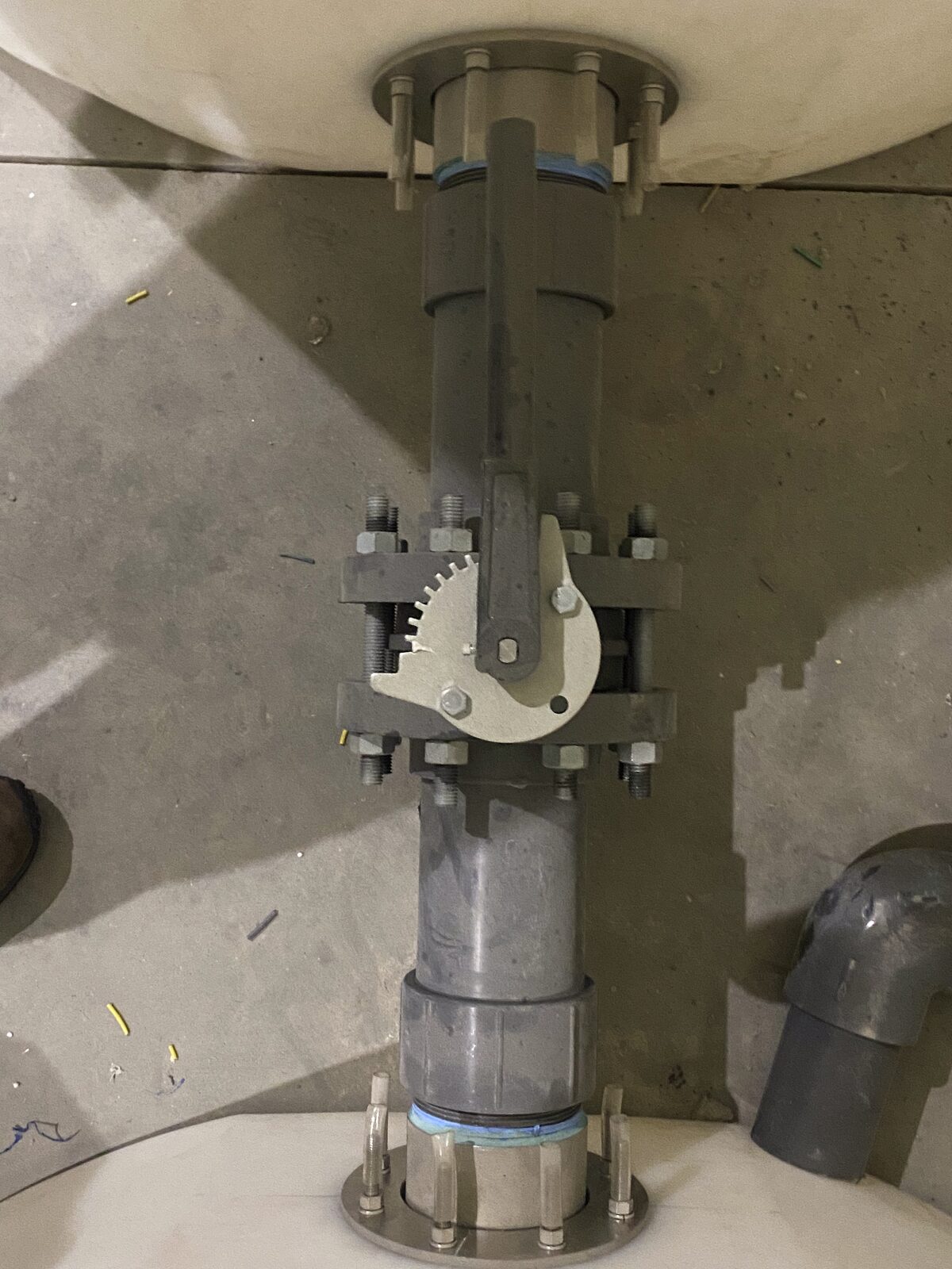 Tank agitator and flanged connection detail